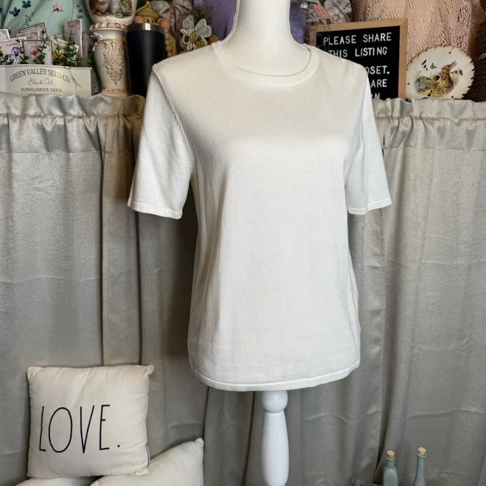 Liz Baker White Fitted Crew Neck Sweater Size Medium